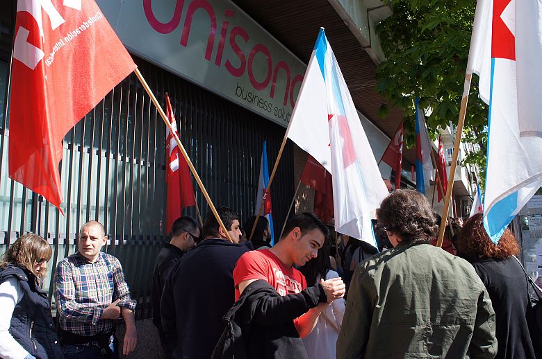 2016 04 26 ParoSituacionLaboralDespidosUnisonoVigo06.JPG